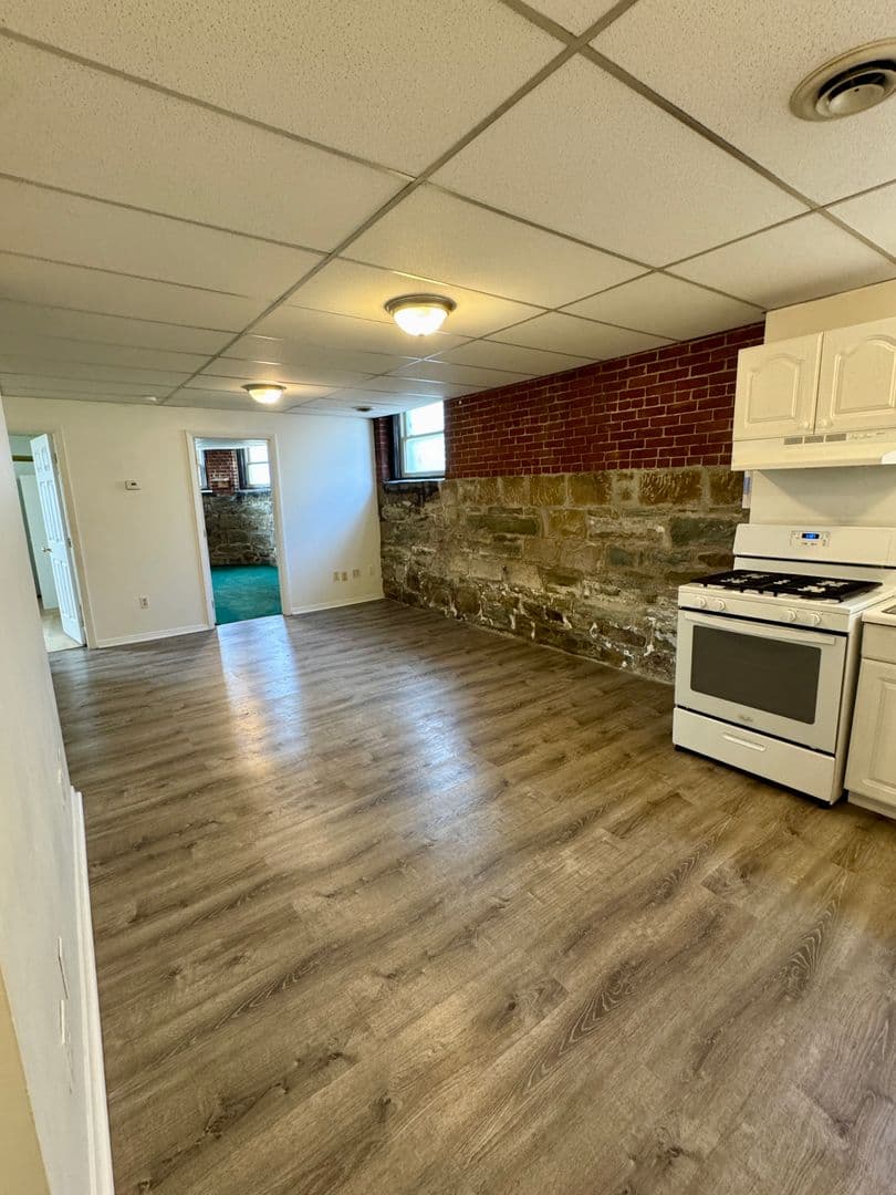 Pittsburgh Apartment: 5752 Ellsworth Ave
