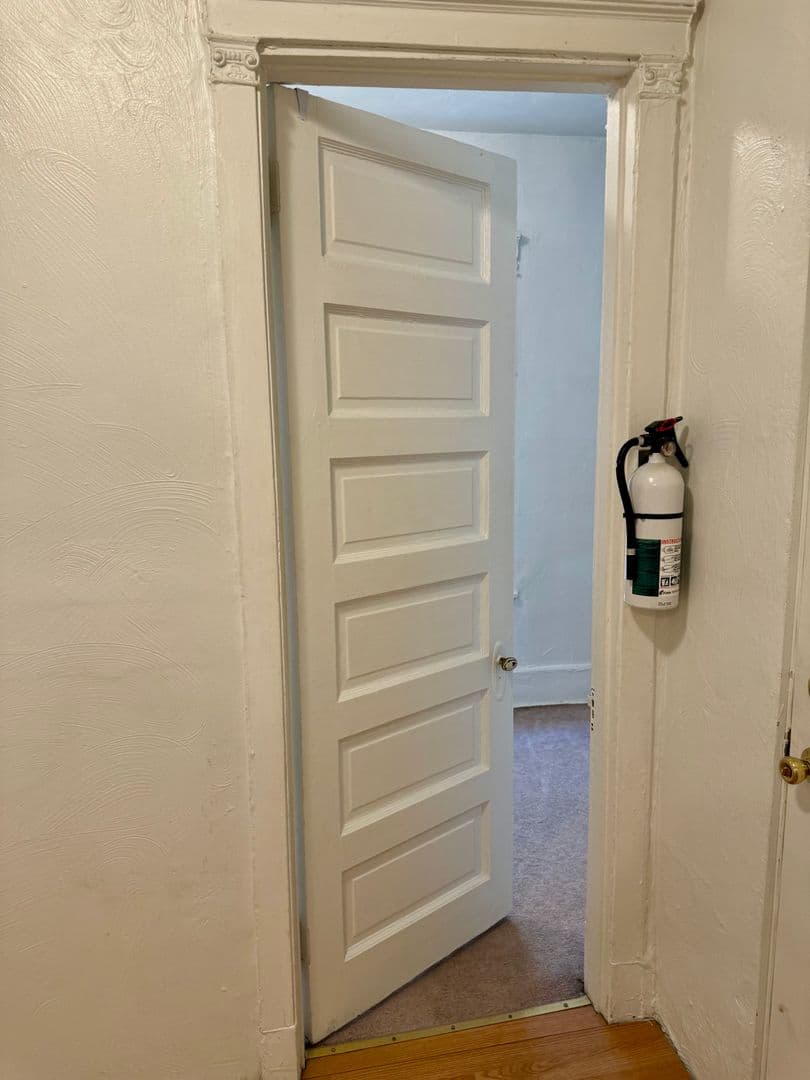 Pittsburgh Apartment: 218 North Craig St
