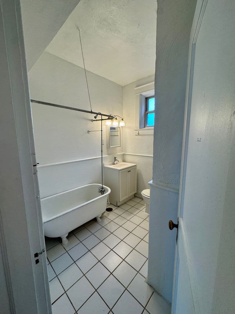 Pittsburgh Apartment: 5752 Ellsworth Ave