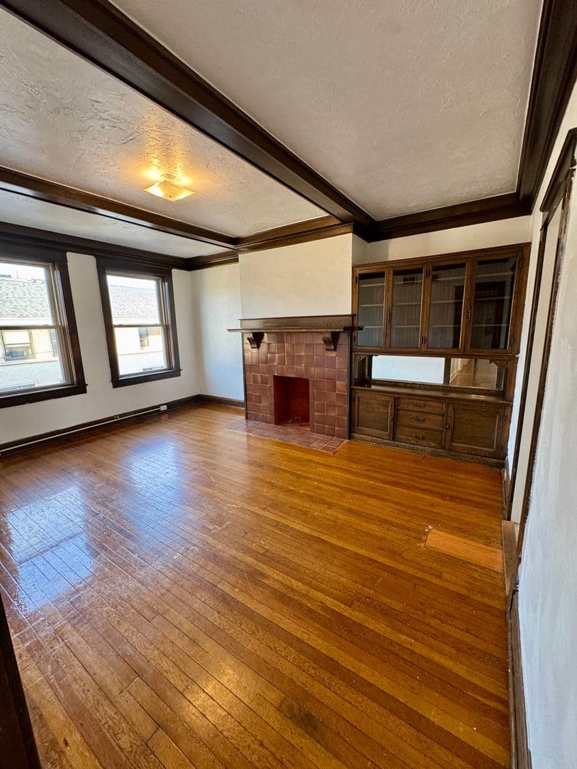 Pittsburgh Apartment: 5752 Ellsworth Ave