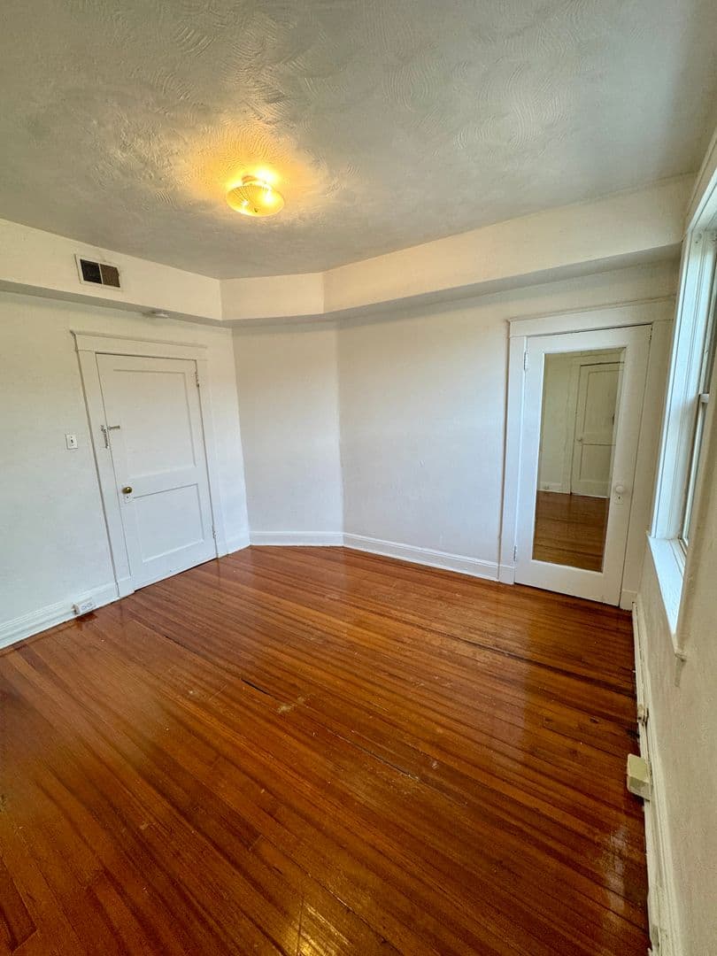 Pittsburgh Apartment: 5752 Ellsworth Ave