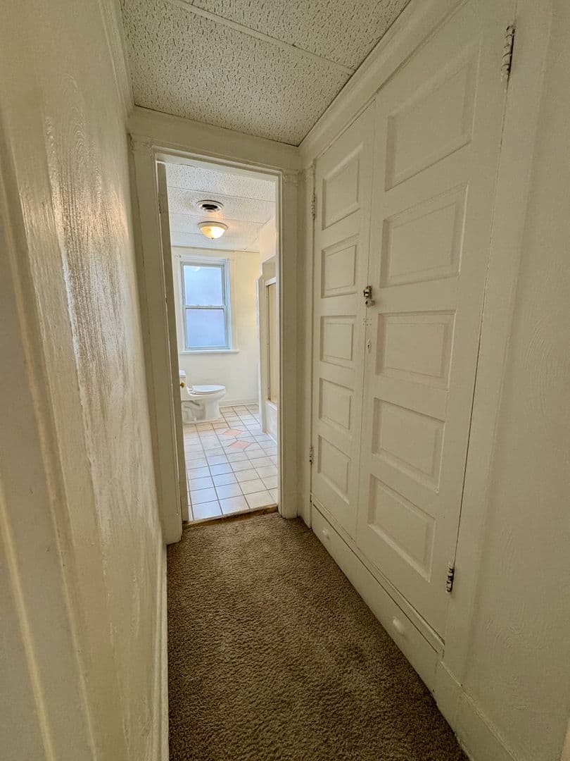 Pittsburgh Apartment: 218 North Craig St
