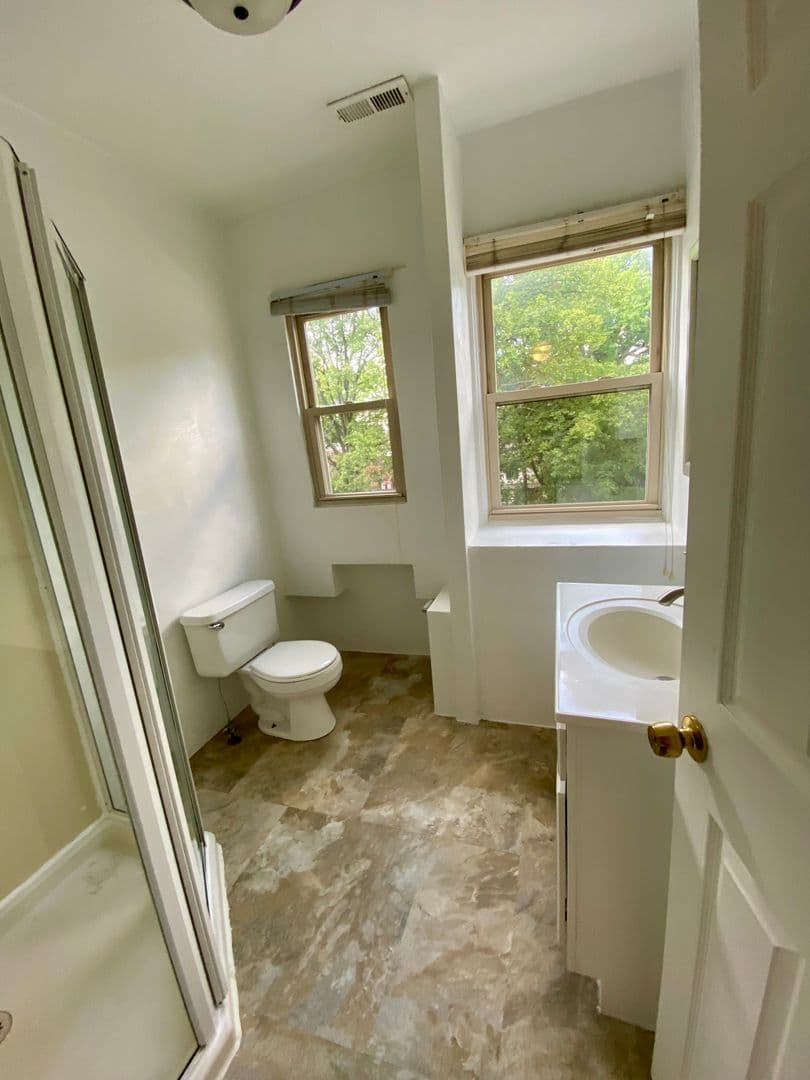 Pittsburgh Apartment: 5819 Bartlett St