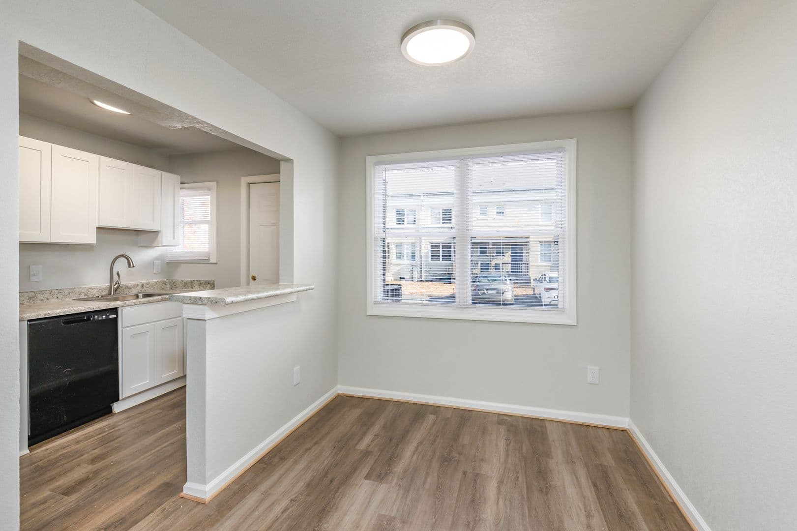 Newport News Apartment: 869 36th St
