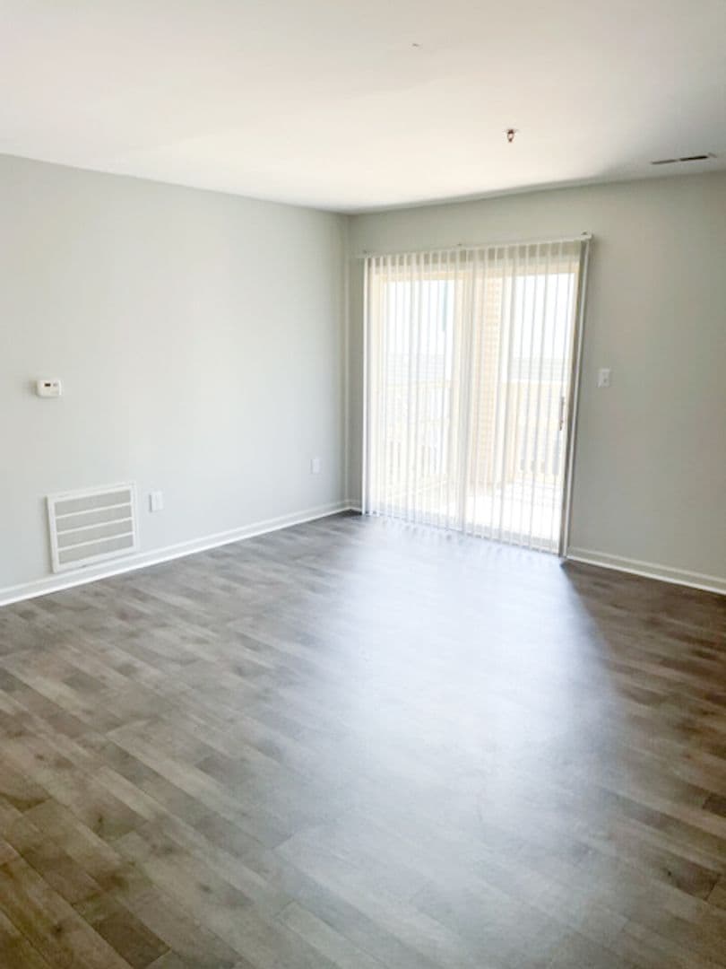 South Hill Apartment: 881 Powell Dr