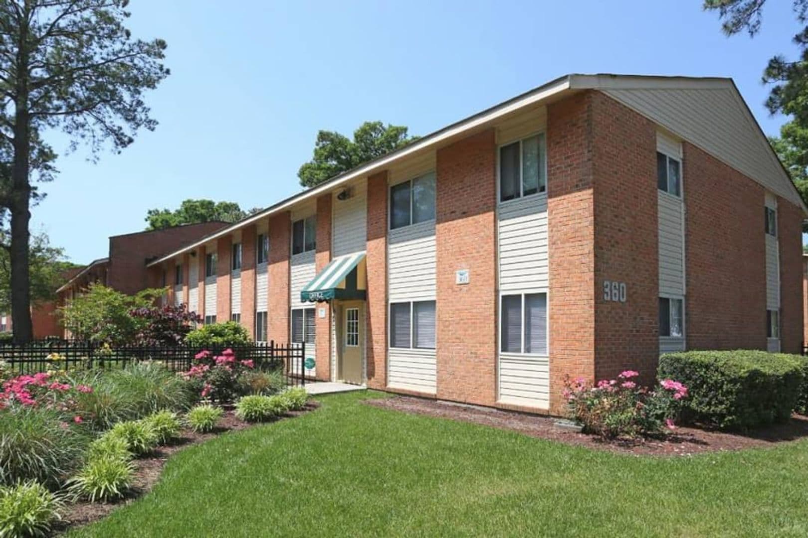 Newport News Apartment: 372 Beechmont Drive