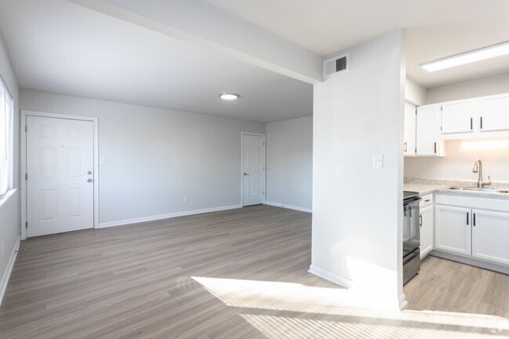 Newport News Apartment: 372 Beechmont Drive