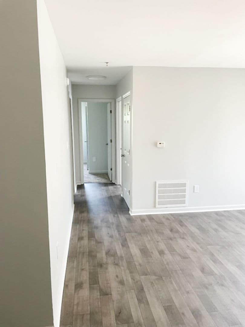 South Hill Apartment: 881 Powell Dr