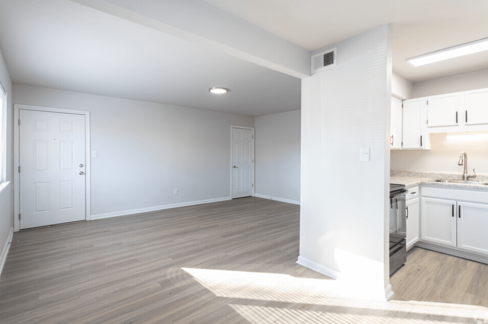 Newport News Apartment: 372 Beechmont Drive