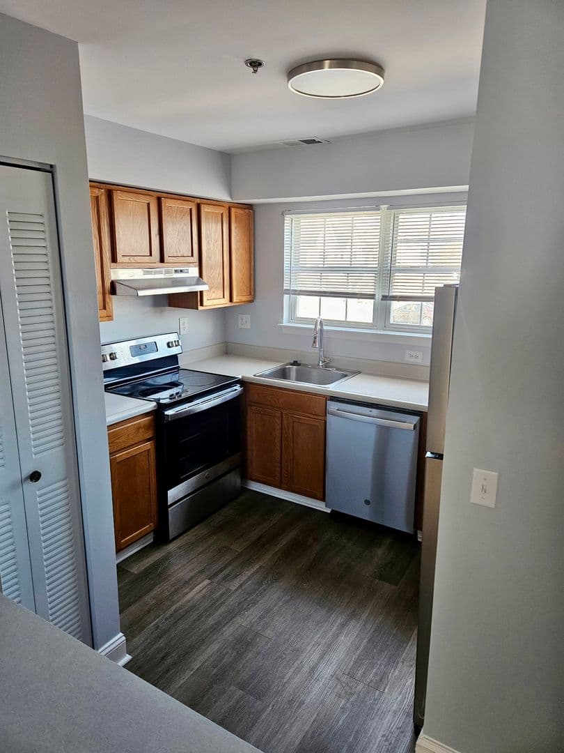 Woodstock Apartment: 254 Lora Dr