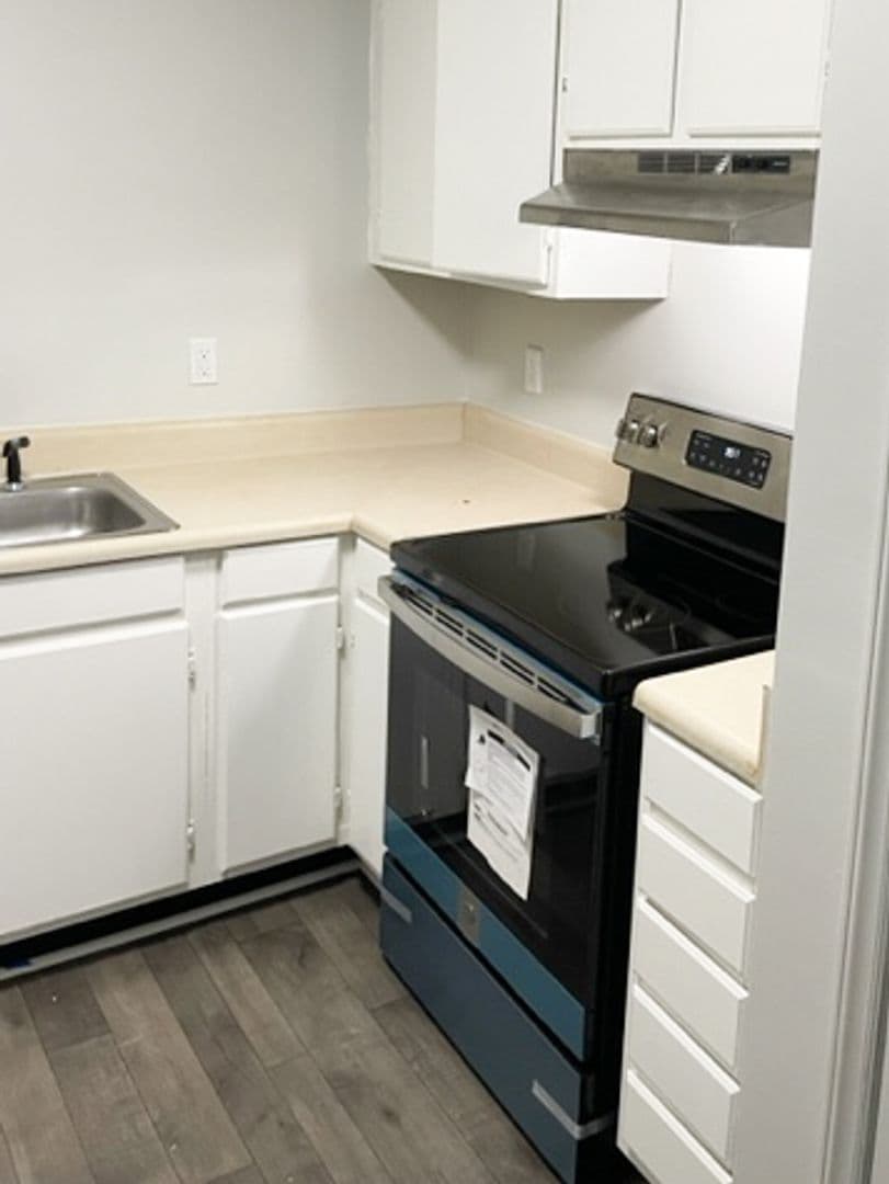South Hill Apartment: 881 Powell Dr