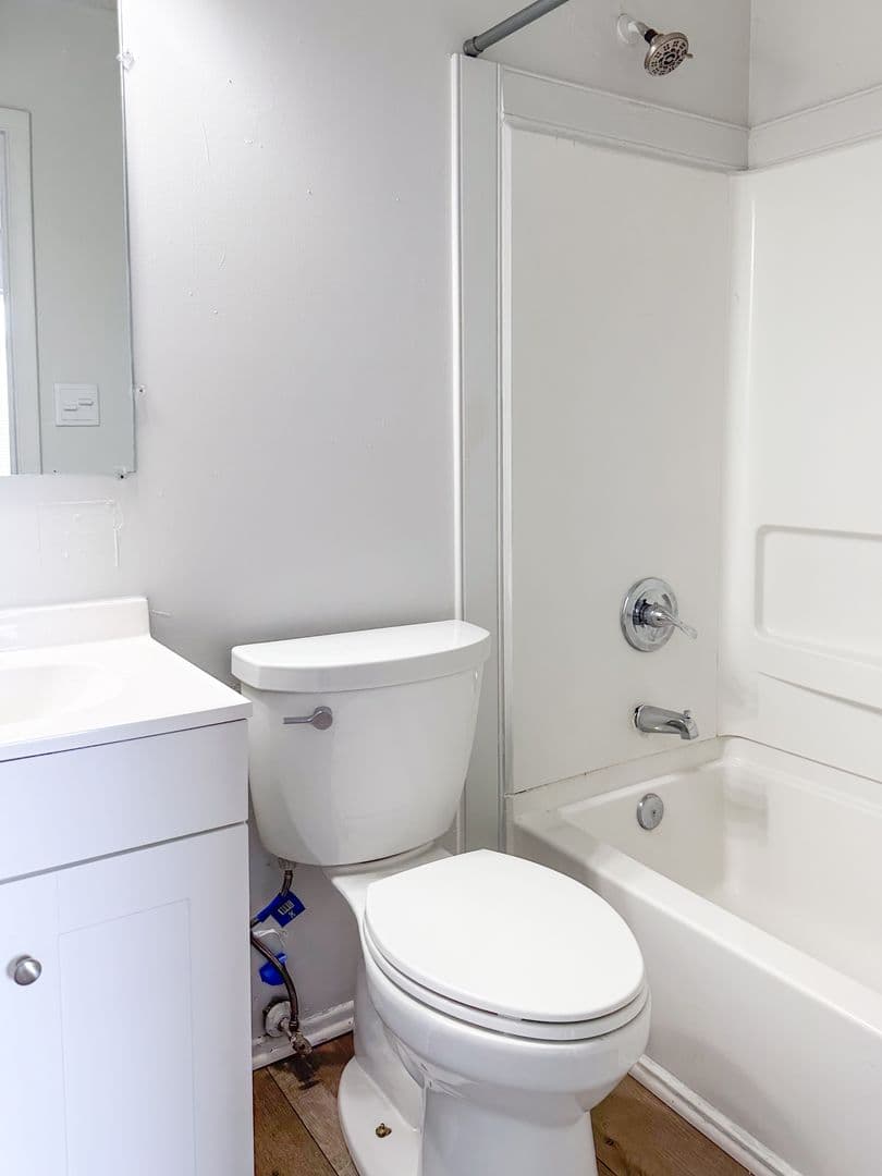 Virginia Beach Apartment: 512 Featherstone Ct
