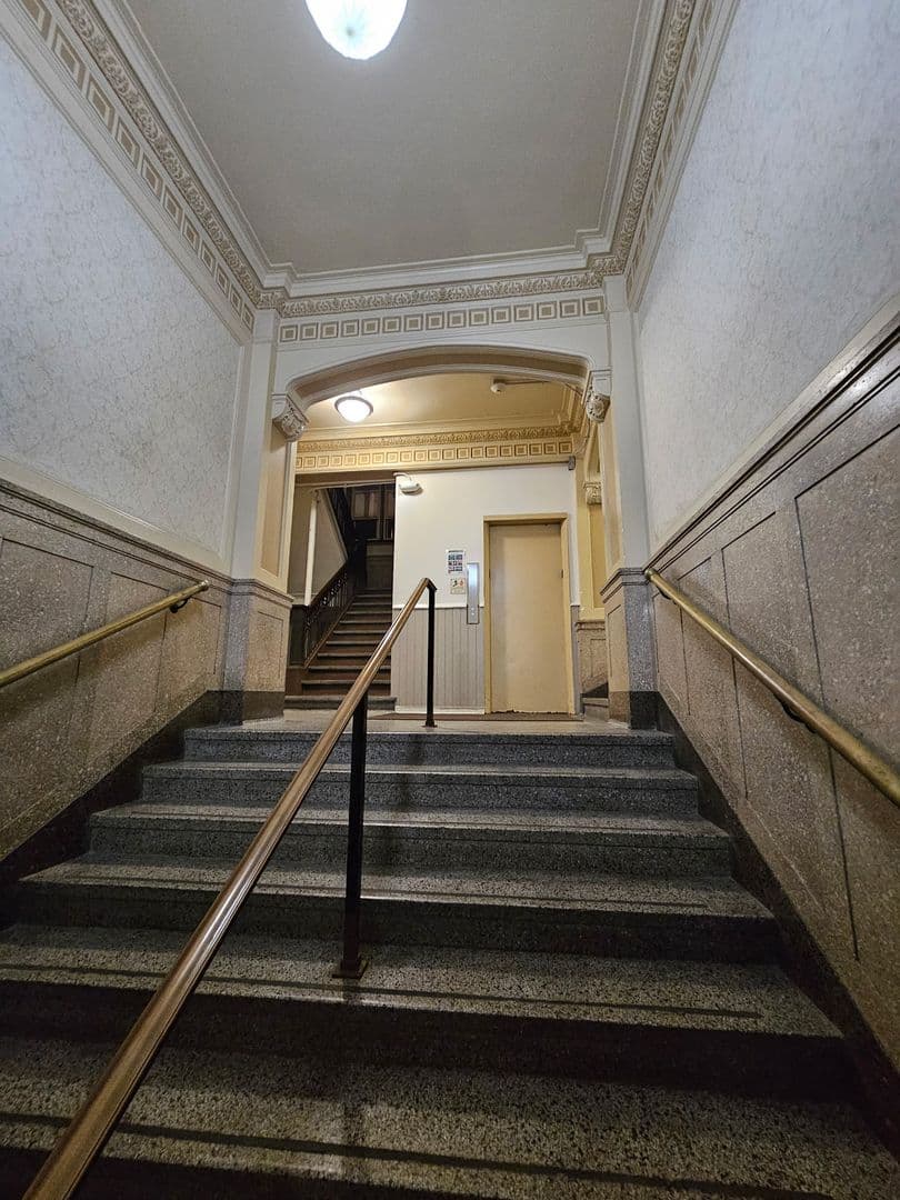 Milwaukee Apartment: 709 E. Juneau Ave.
