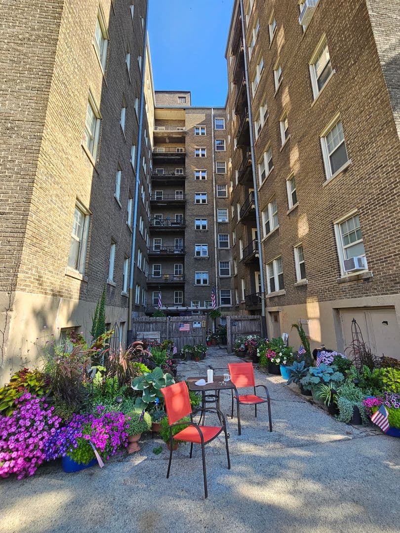 Milwaukee Apartment: 709 E. Juneau Ave.