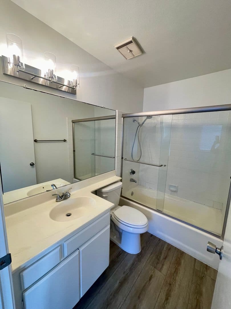 Ventura Condo: 1026 Barber Ln