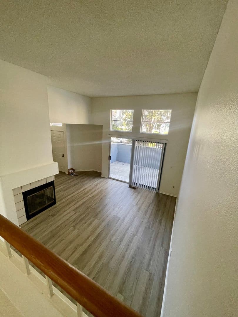 Ventura Condo: 1026 Barber Ln
