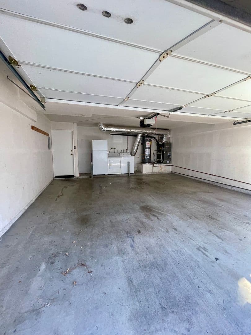 Ventura Condo: 1026 Barber Ln