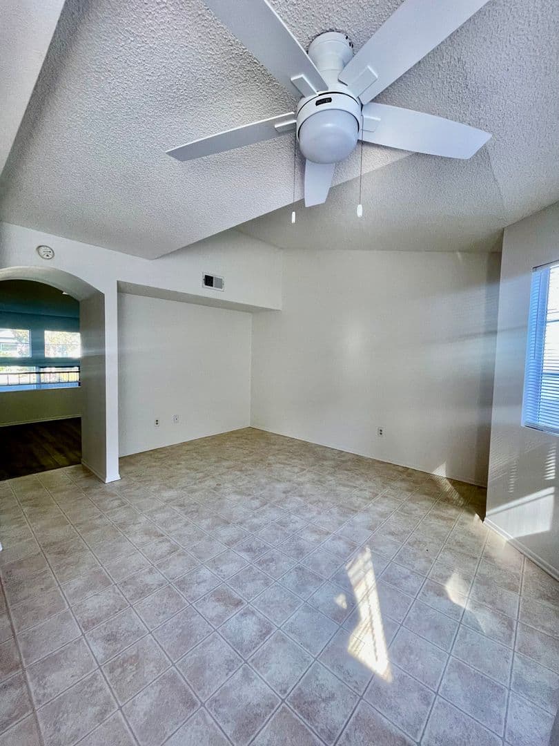 Ventura Condo: 1026 Barber Ln