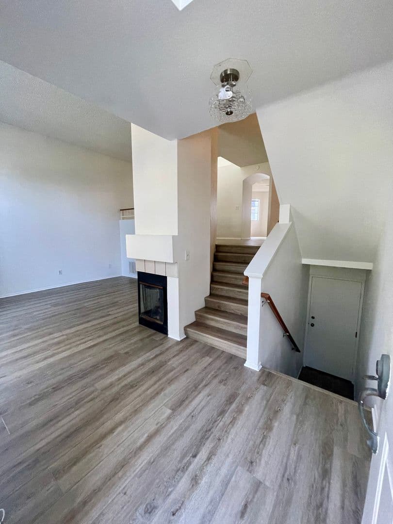 Ventura Condo: 1026 Barber Ln