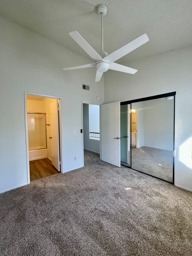 Ventura Condo: 1026 Barber Ln