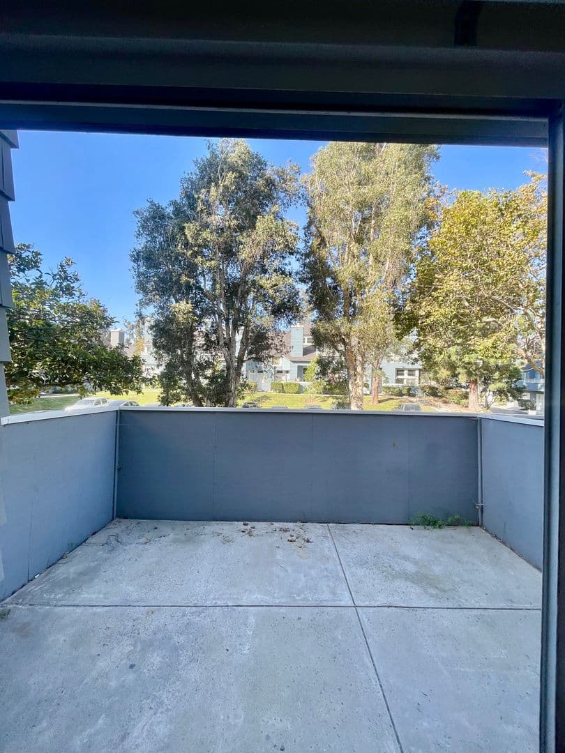 Ventura Condo: 1026 Barber Ln