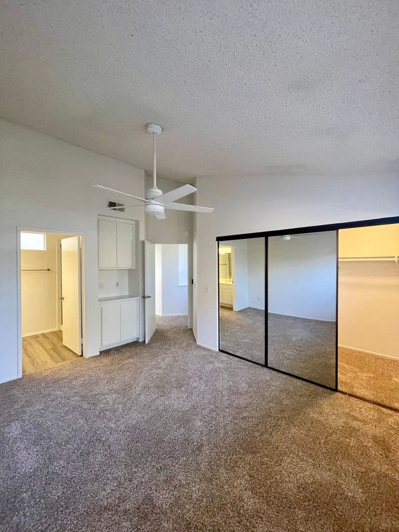 Ventura Condo: 1026 Barber Ln