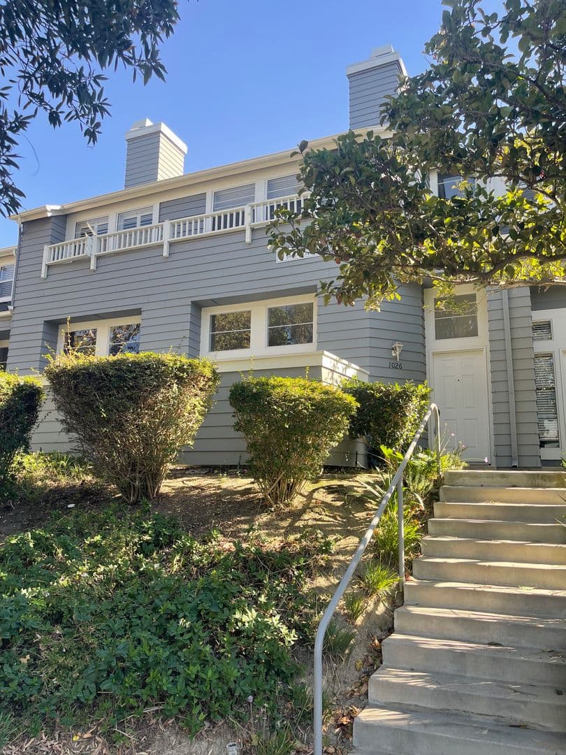 Ventura Condo: 1026 Barber Ln