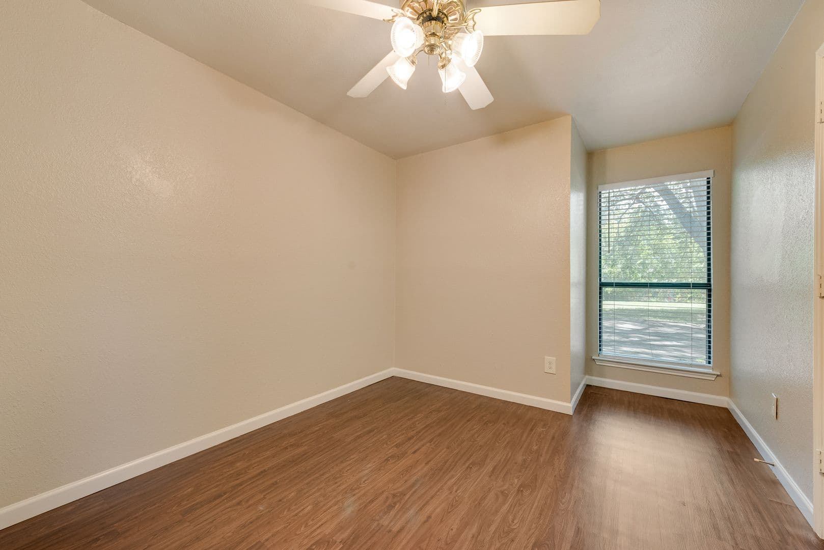 Euless Townhome: 208 E Denton Drive
