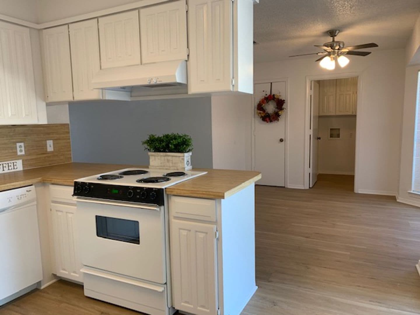 Benbrook Townhome: 1001 Poplar Street