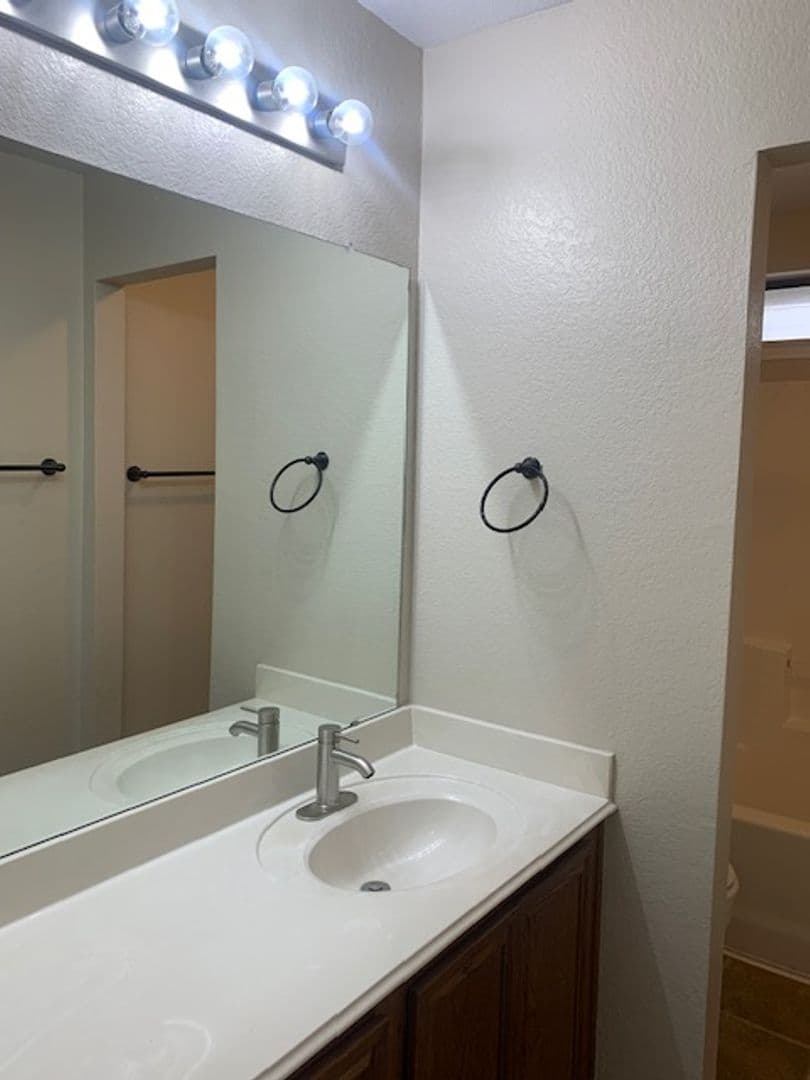 Fort Worth House: 10621 Lipan Trail