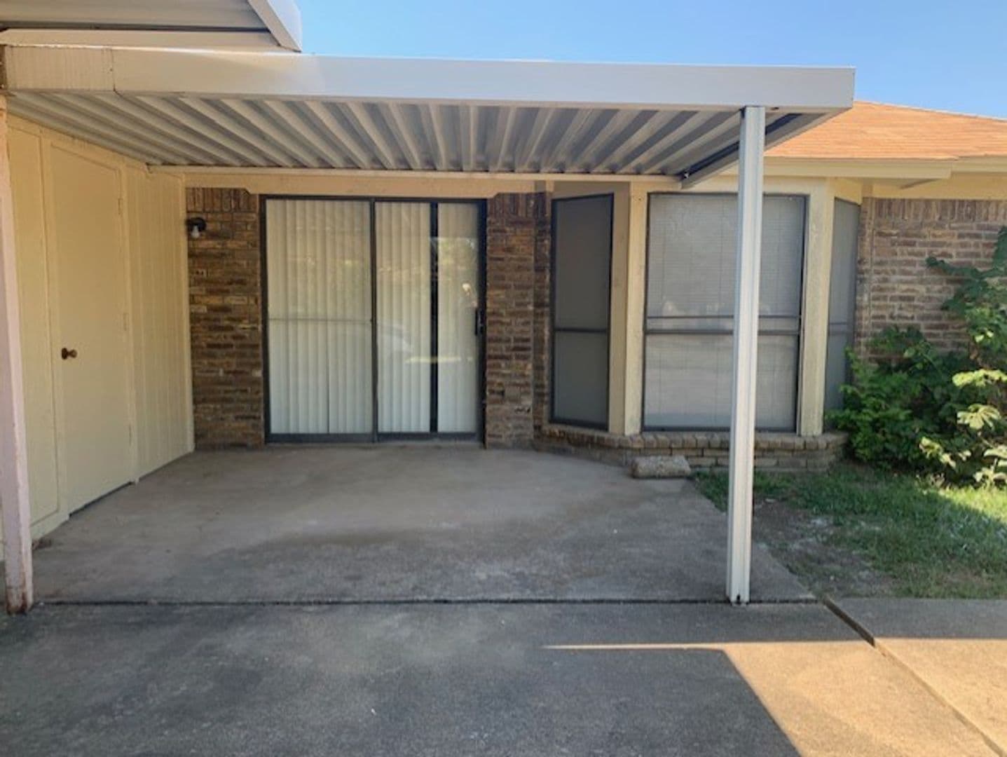 Benbrook Townhome: 1001 Poplar Street