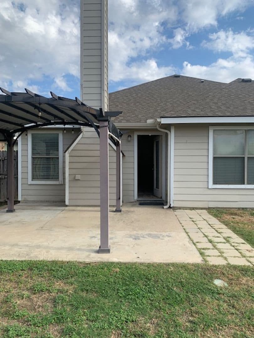 Fort Worth House: 10621 Lipan Trail