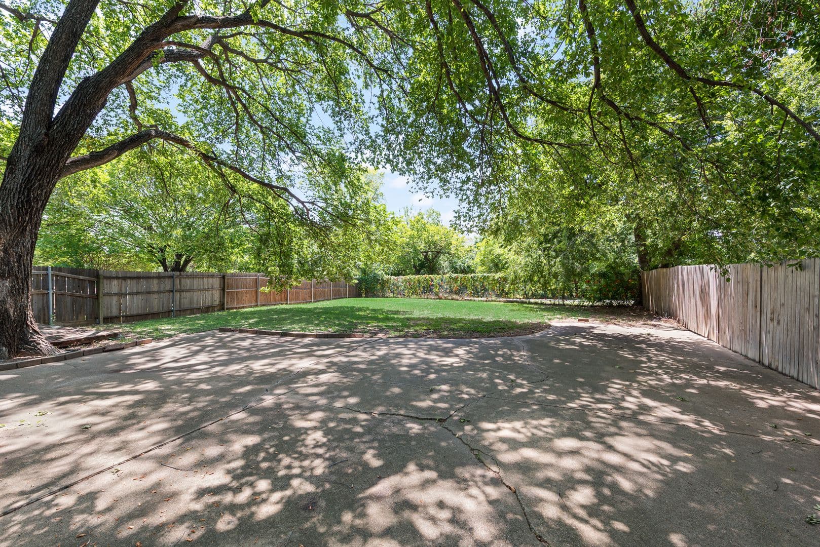 Euless Townhome: 208 E Denton Drive