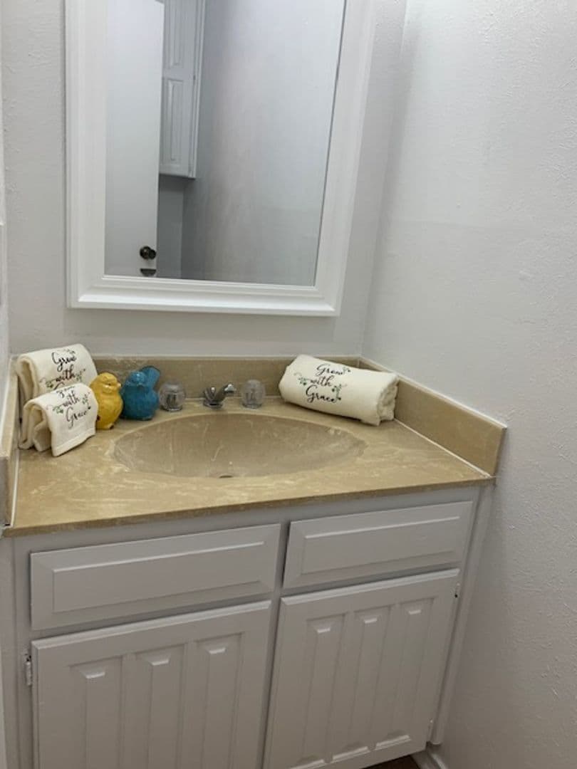 Benbrook Townhome: 1001 Poplar Street
