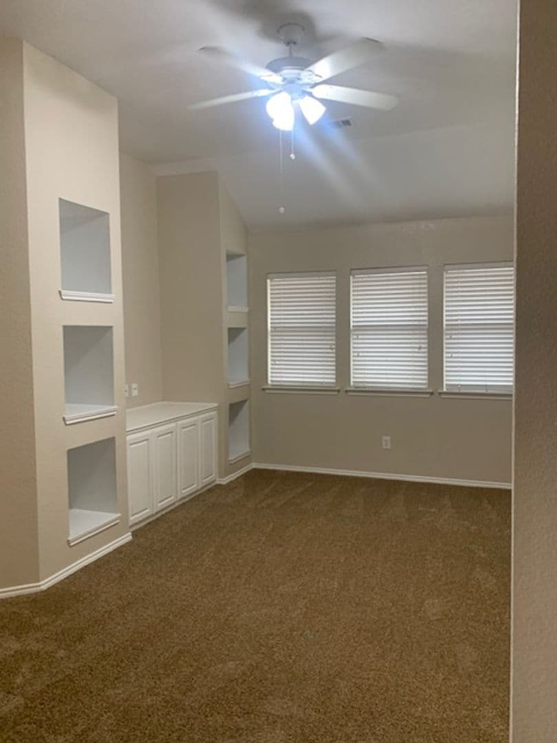 Fort Worth House: 10621 Lipan Trail