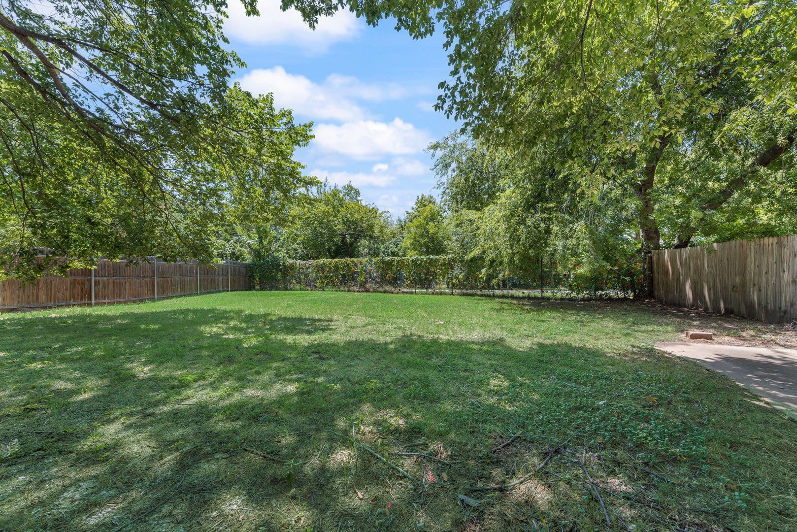 Euless Townhome: 208 E Denton Drive