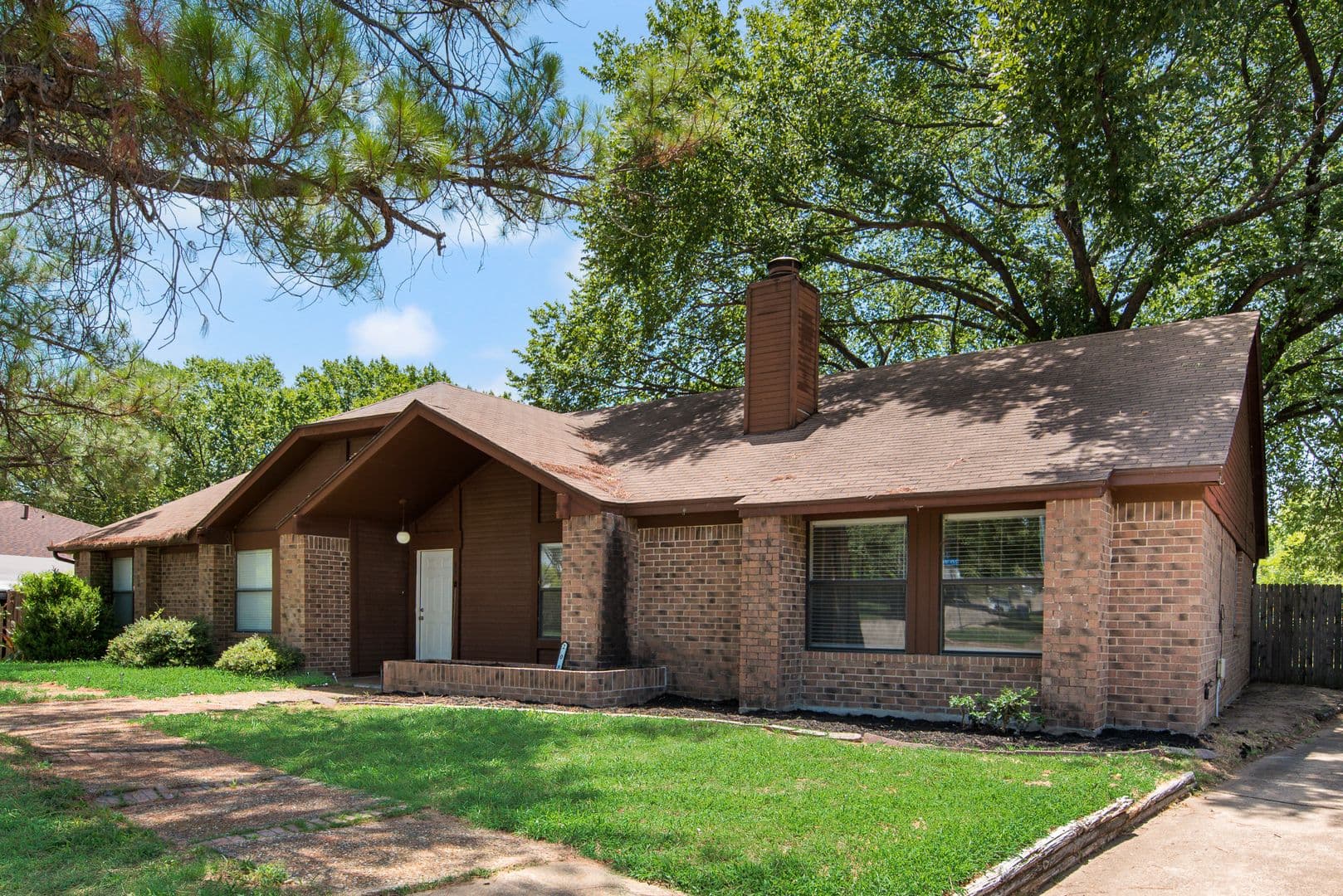 Euless Townhome: 208 E Denton Drive