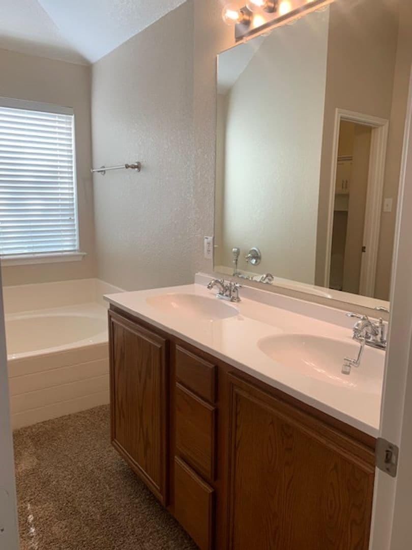 Fort Worth House: 10621 Lipan Trail