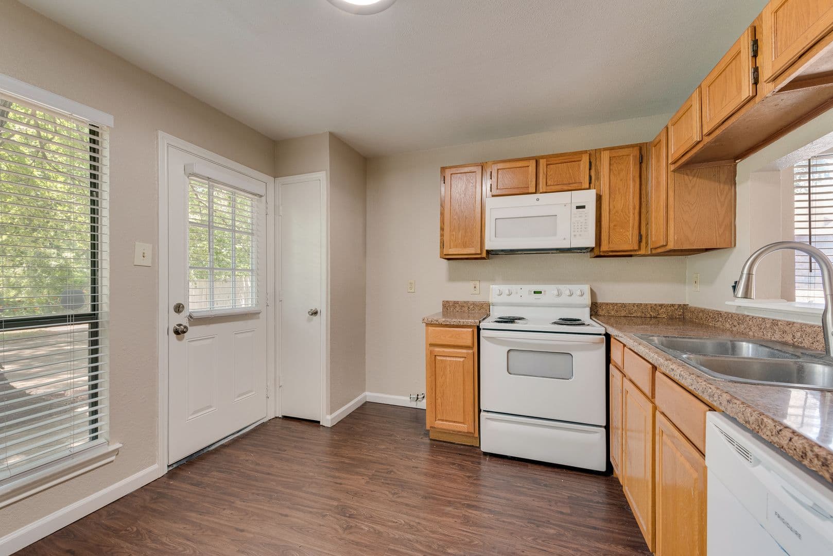 Euless Townhome: 208 E Denton Drive