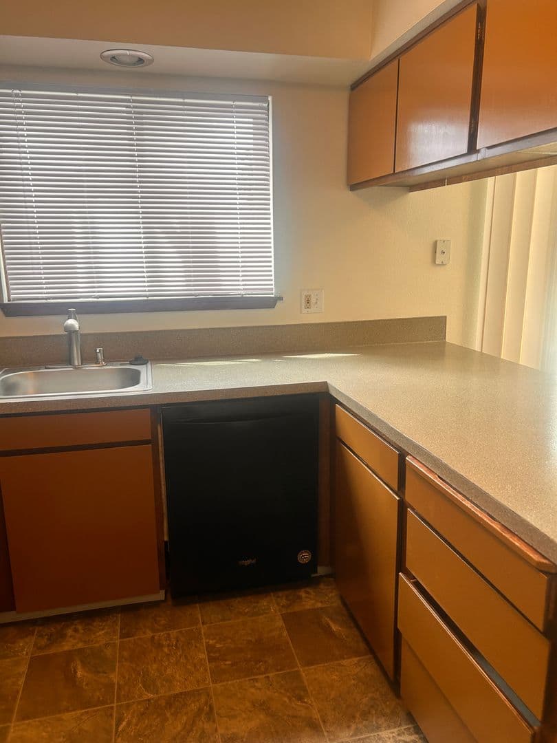 Vancouver Apartment: 607 R St.