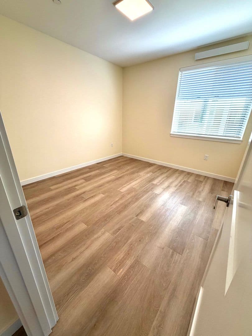 Vancouver Apartment: 2703 NE 99th St