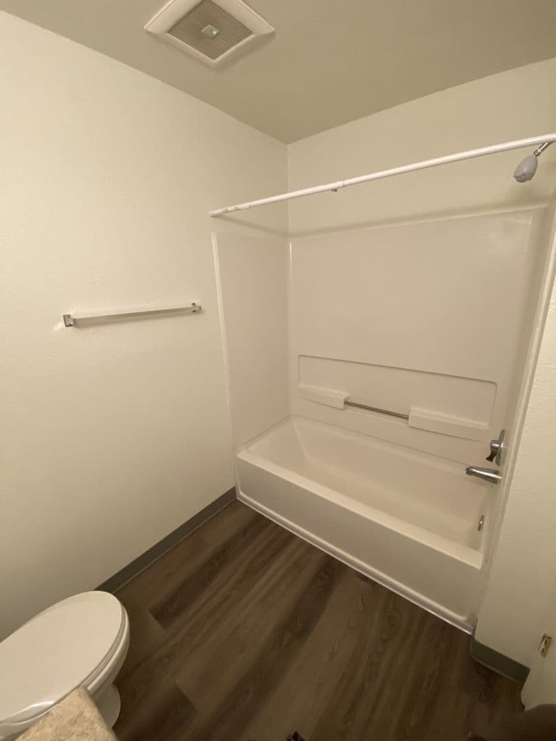 Vancouver Apartment: 11328 NE 51st Circle