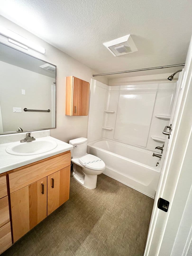 Vancouver Apartment: 8415 NE Hazel Dell Avenue