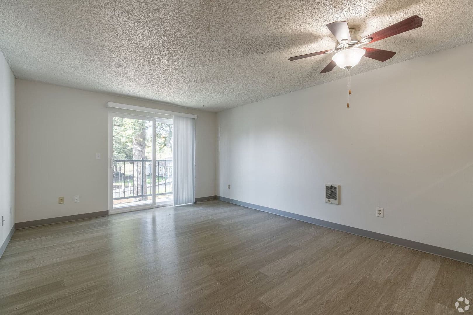 Aloha Apartment: 875 SW 185th Ave