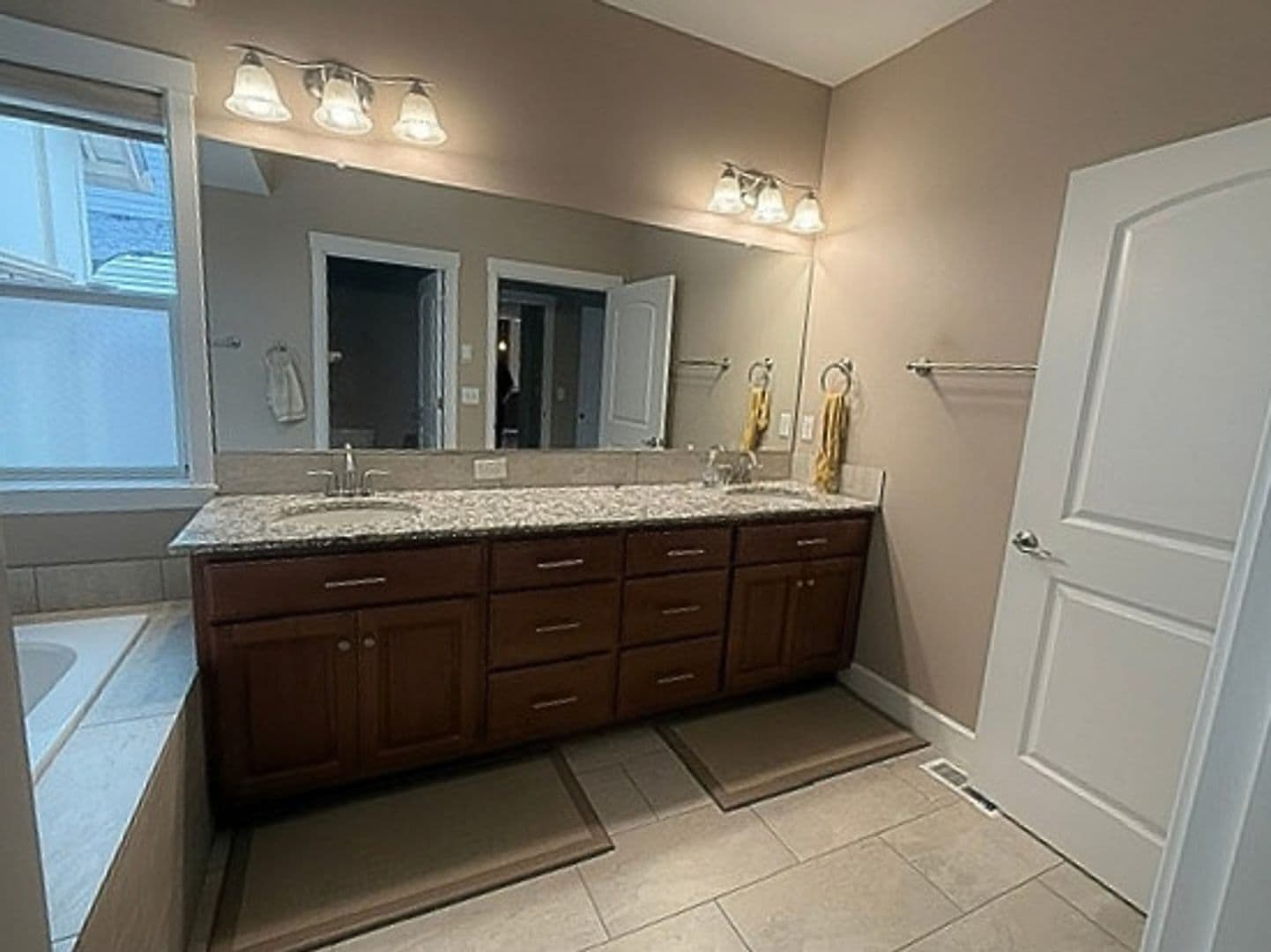 Vancouver House: 9507 NE 165th Ave