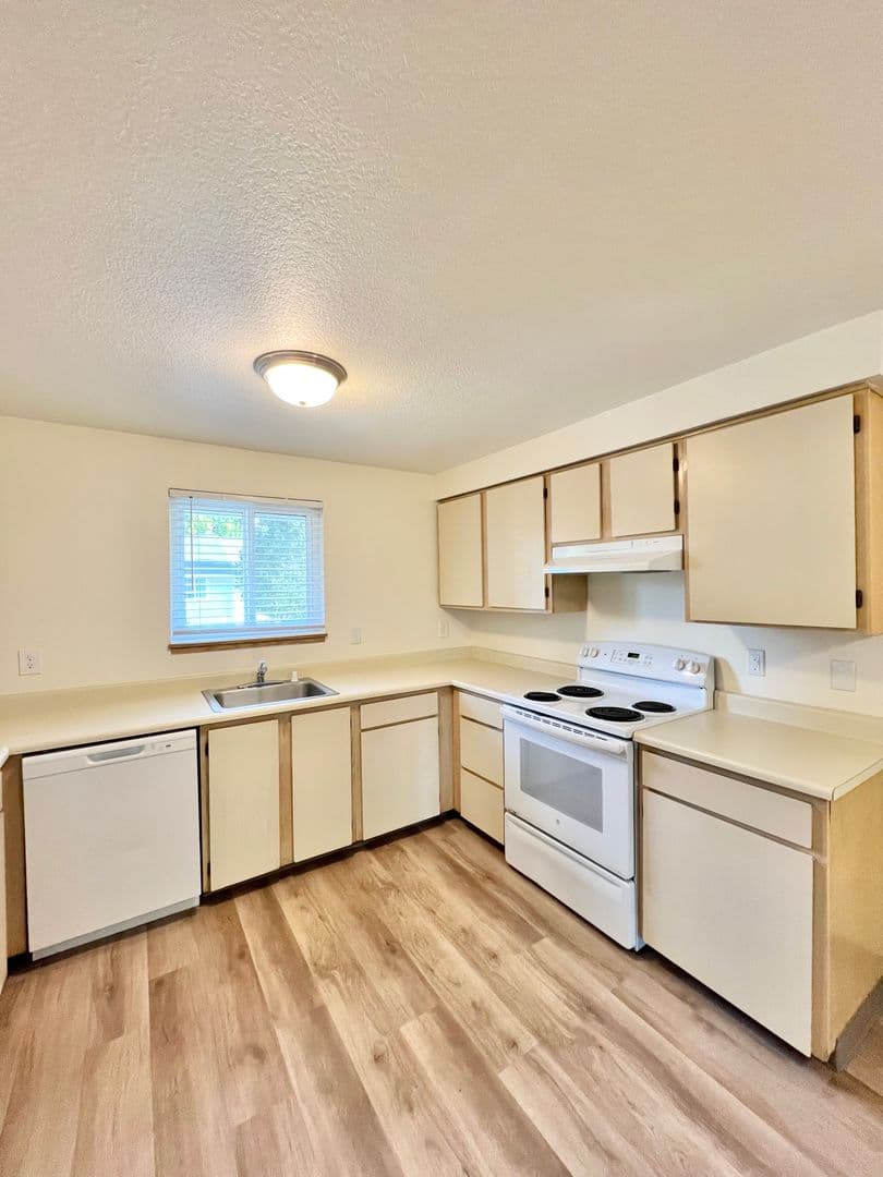 Vancouver Apartment: 8500 NE Hazel Dell Avenue