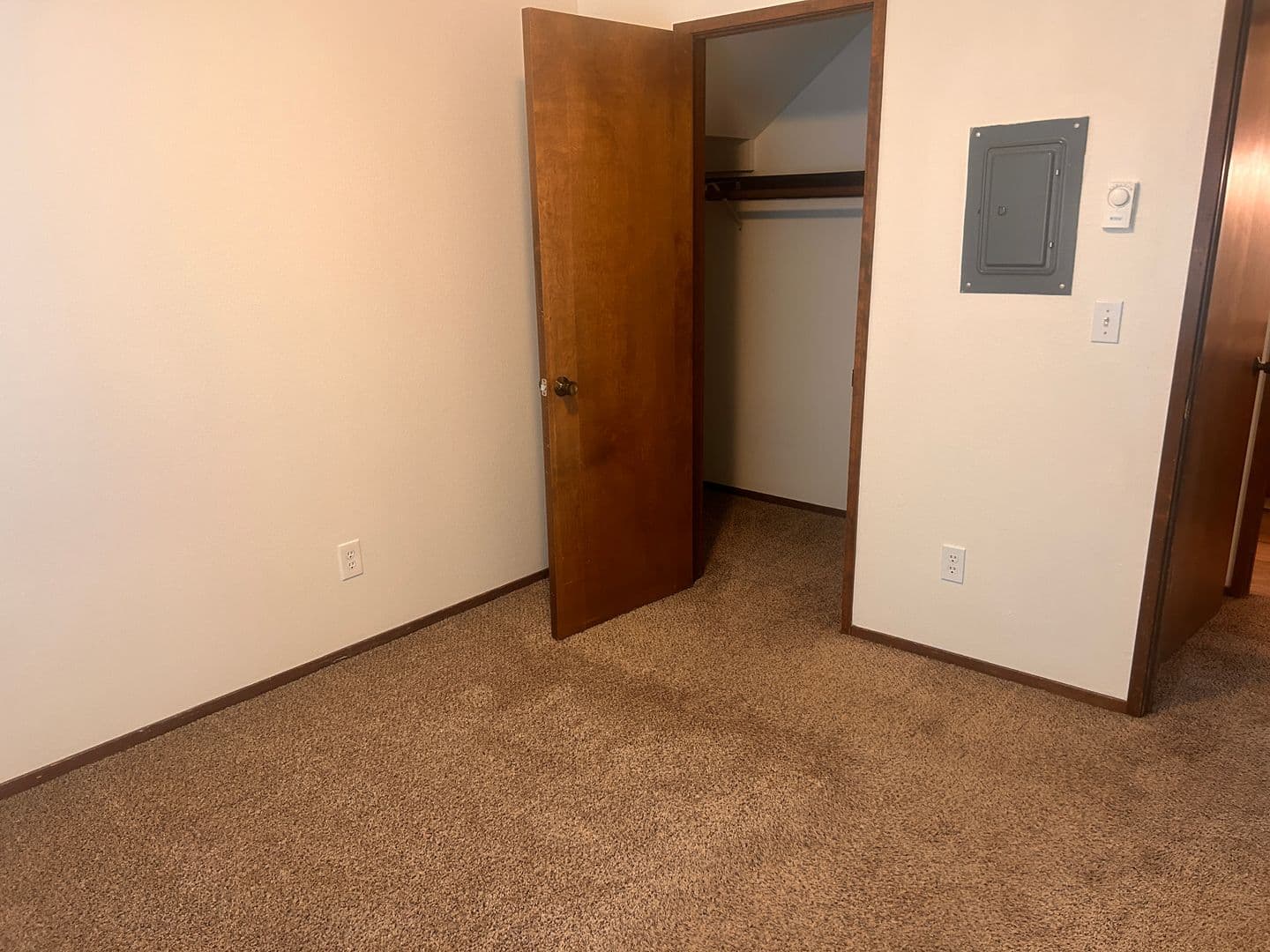 Vancouver Apartment: 607 R St.