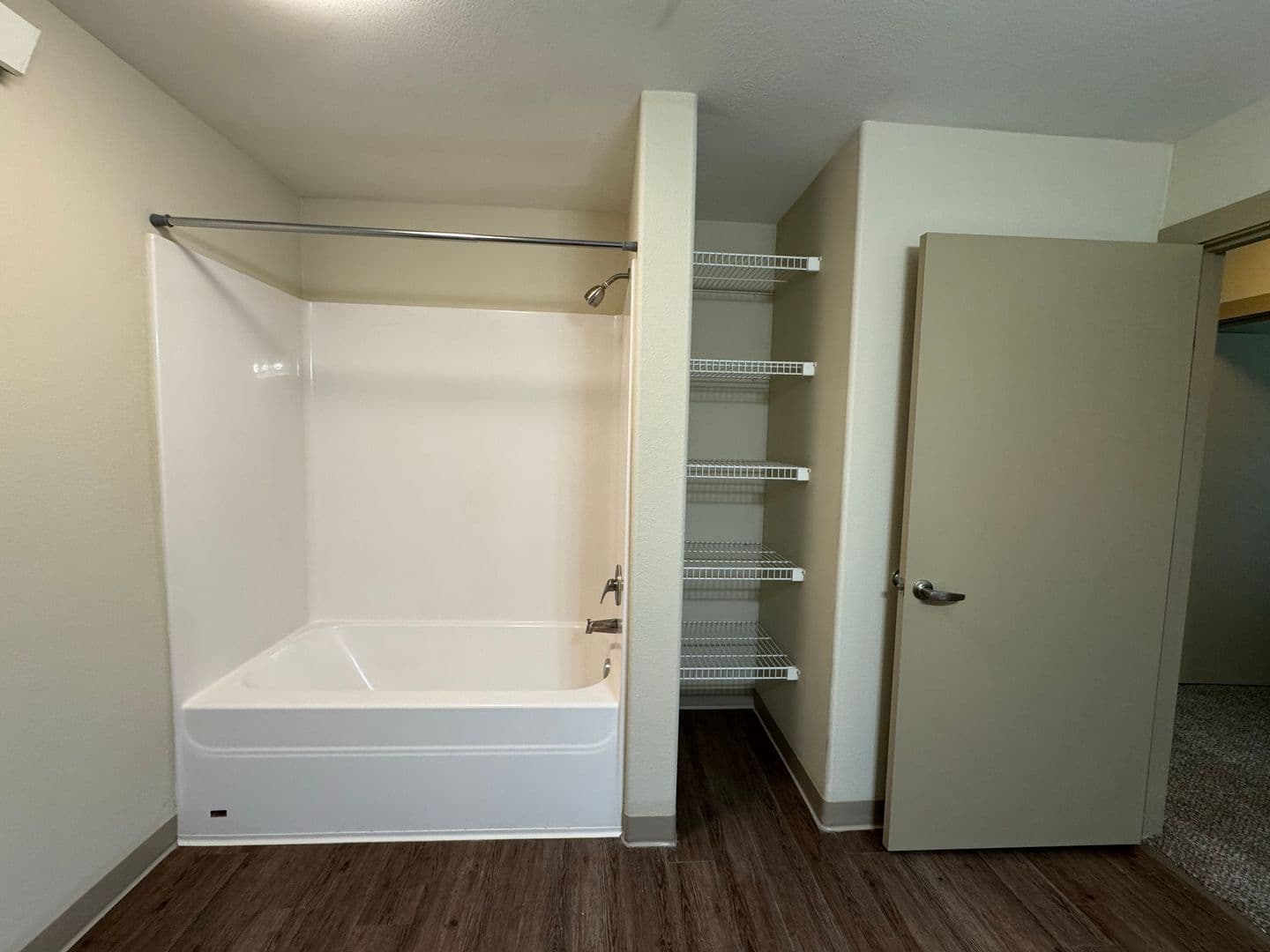 Vancouver Apartment: 301 SE 166th Ave