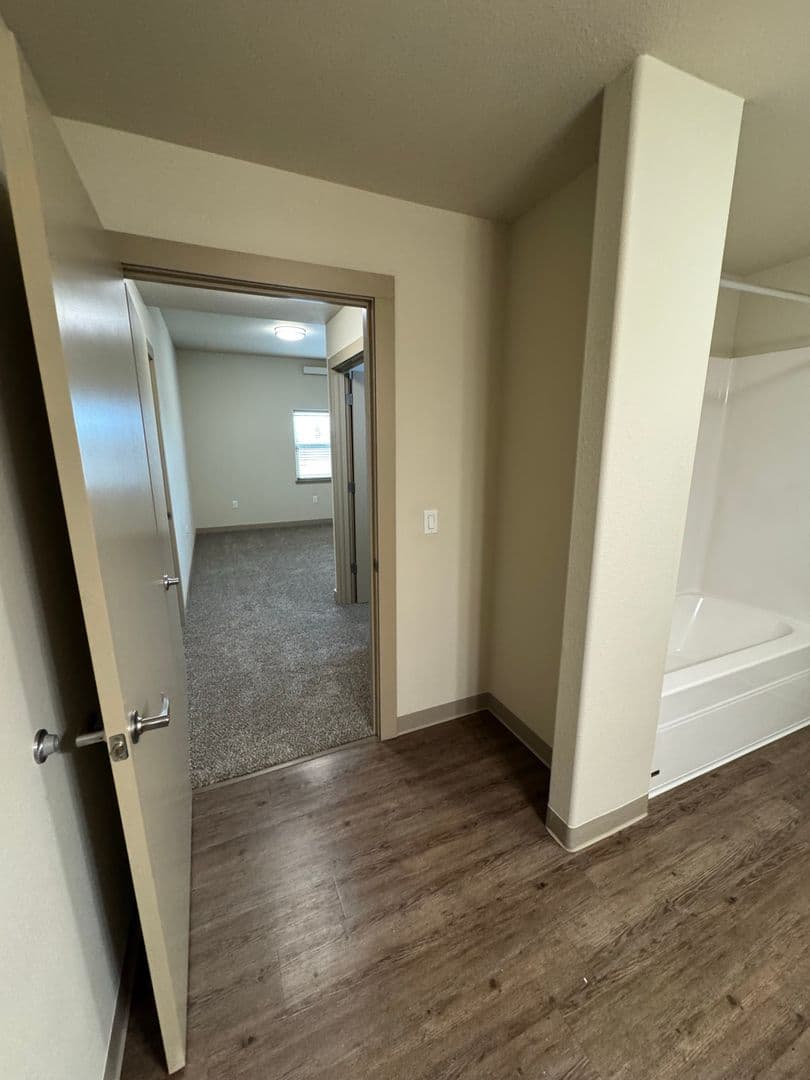 Vancouver Apartment: 301 SE 166th Ave