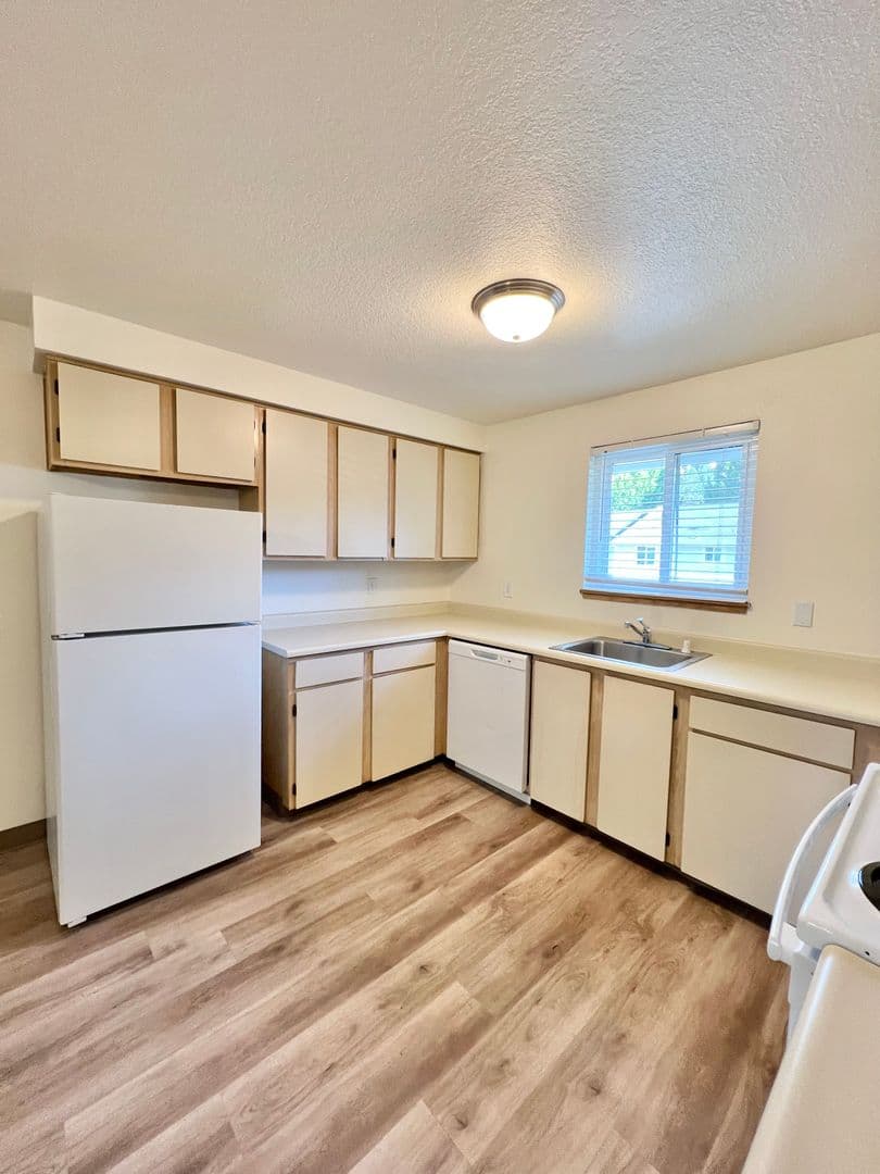 Vancouver Apartment: 8500 NE Hazel Dell Avenue